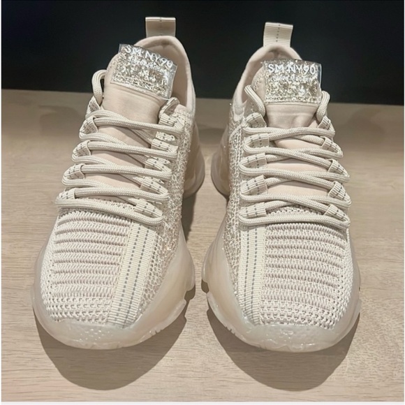 New authentic Steve Madden girls signature sneakers sz 2 display - Picture 4 of 13